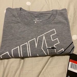 NEW NIKE T-shirt women (L)